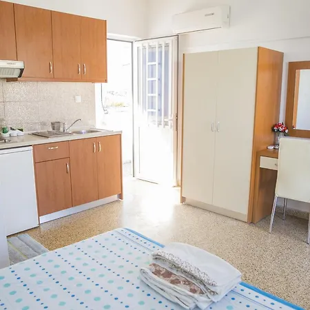 Harriet Apartment Haraki